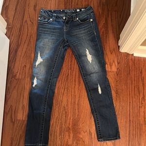 These are a really nice pair of jeans. Could be worn with all types of shirts.